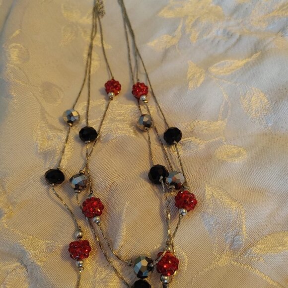 5/$25 Layered Red Black Beaded Necklace silver tone chain 22" Women Boho Retro - Picture 3 of 7